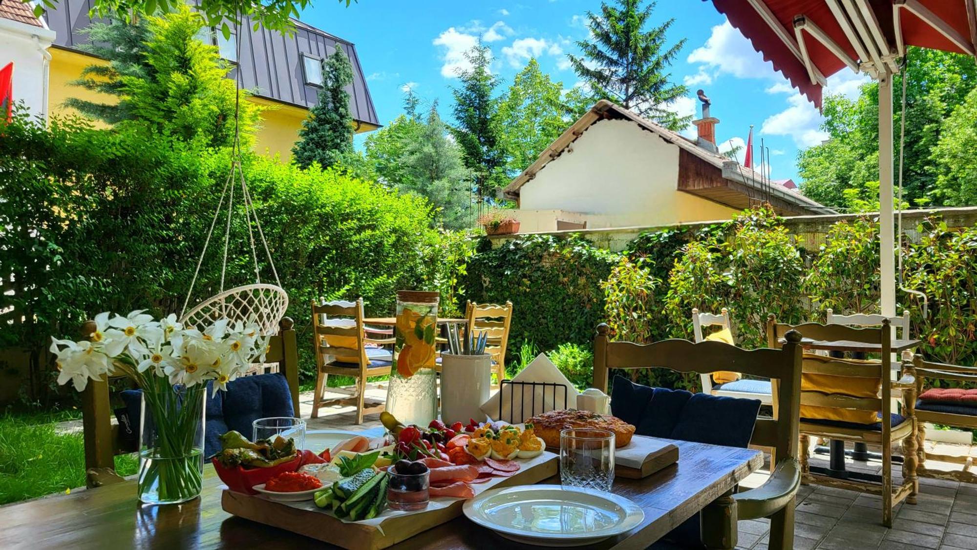 Grand Boutique Hotel Pristina Exterior foto